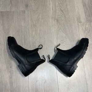 Men’s winter boots US 9.5 - Like new